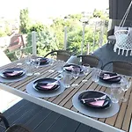 Noah Hotel *